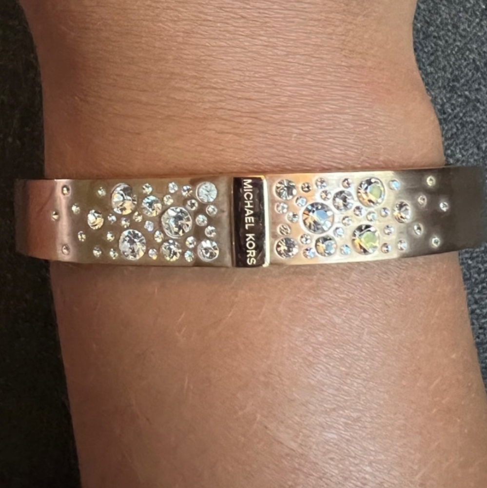 NWOT ABSOLUTELY stunning 😍 Michael Kors Bracelet Pristine Condition